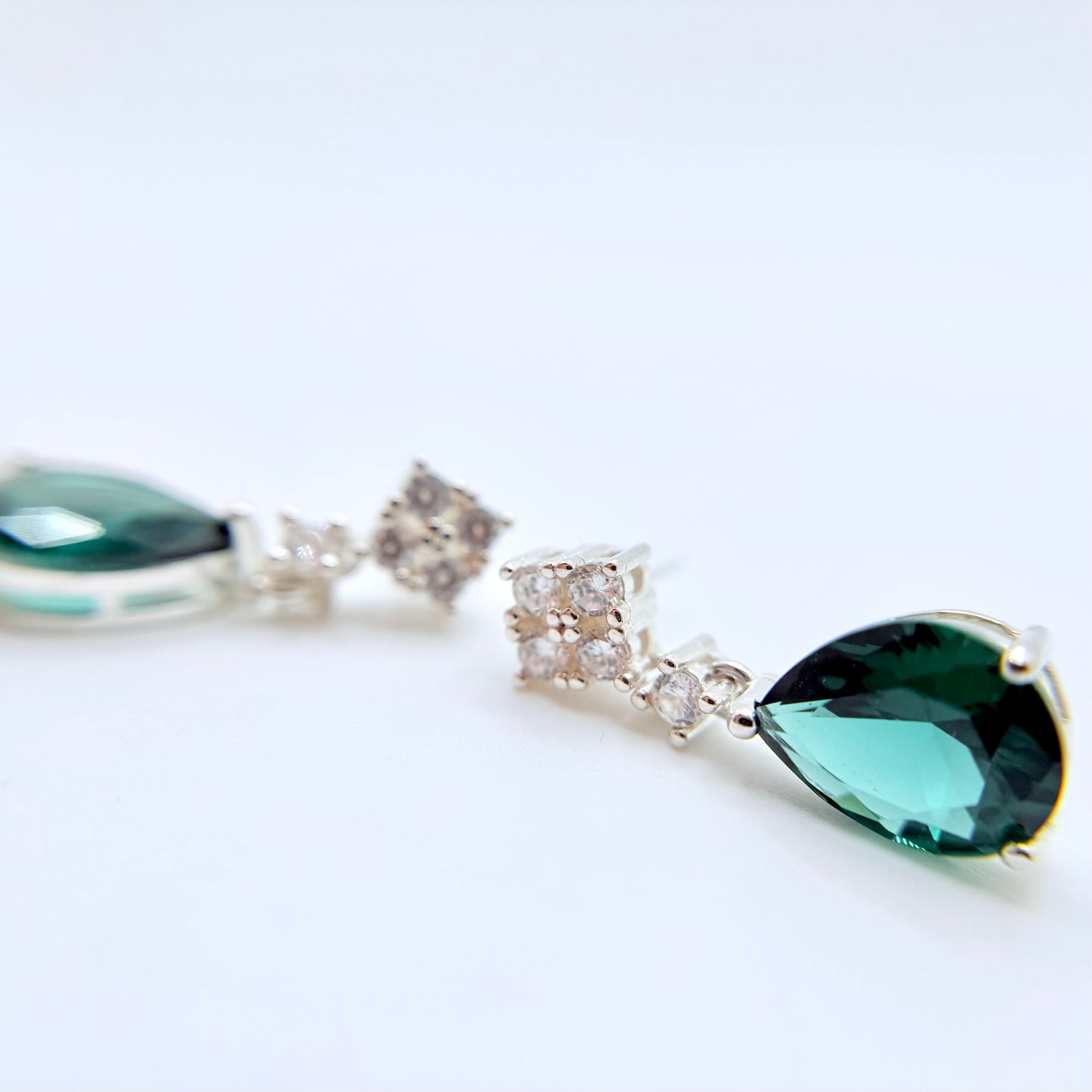 Esencia Bella Silver Earrings