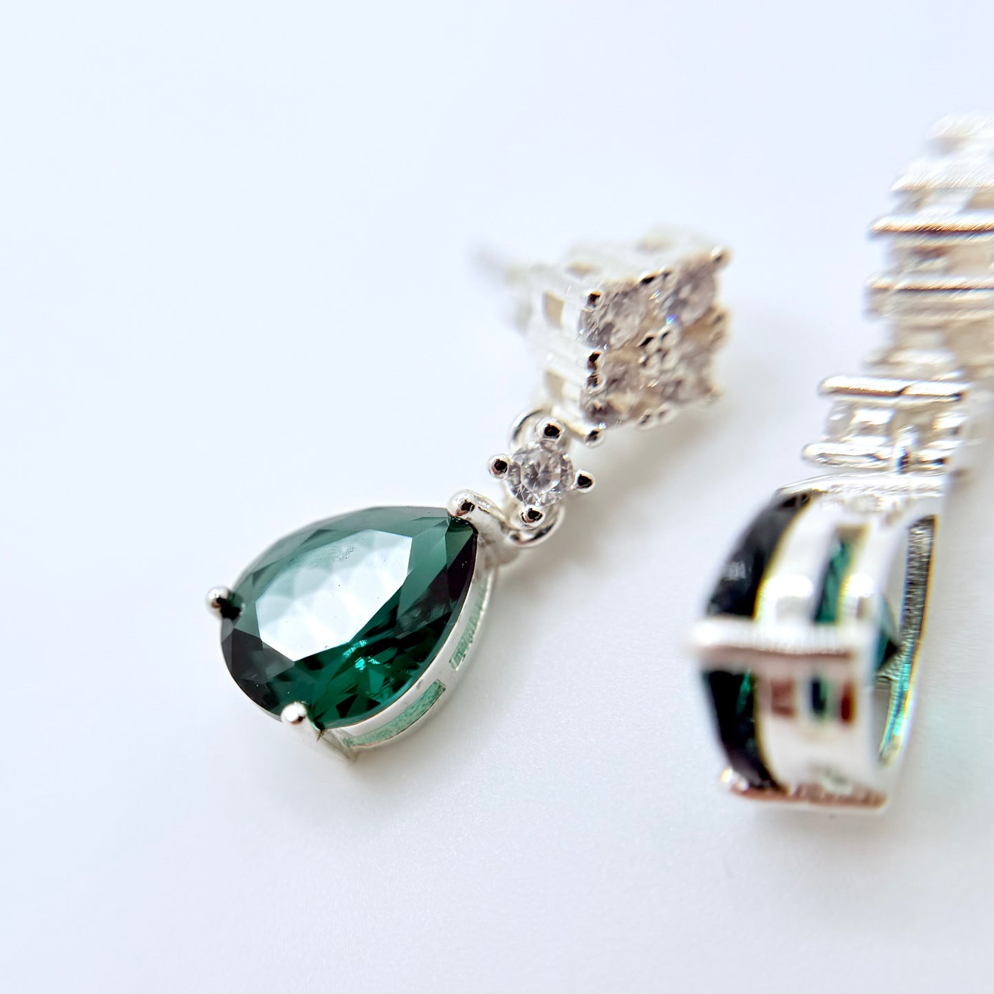 Esencia Bella Silver Earrings