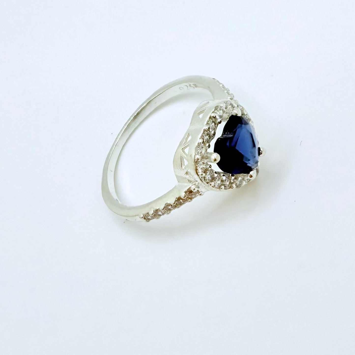 Esencia Bella SilverHeart